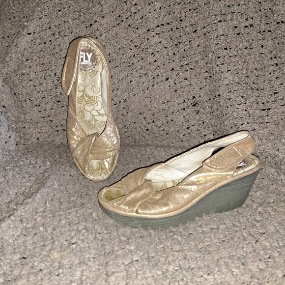 FLY LONDON-Yakin-Glitter Gold Wedge Sandals-Leather-Sz 38/7.5-Excellent - Picture 1 of 7